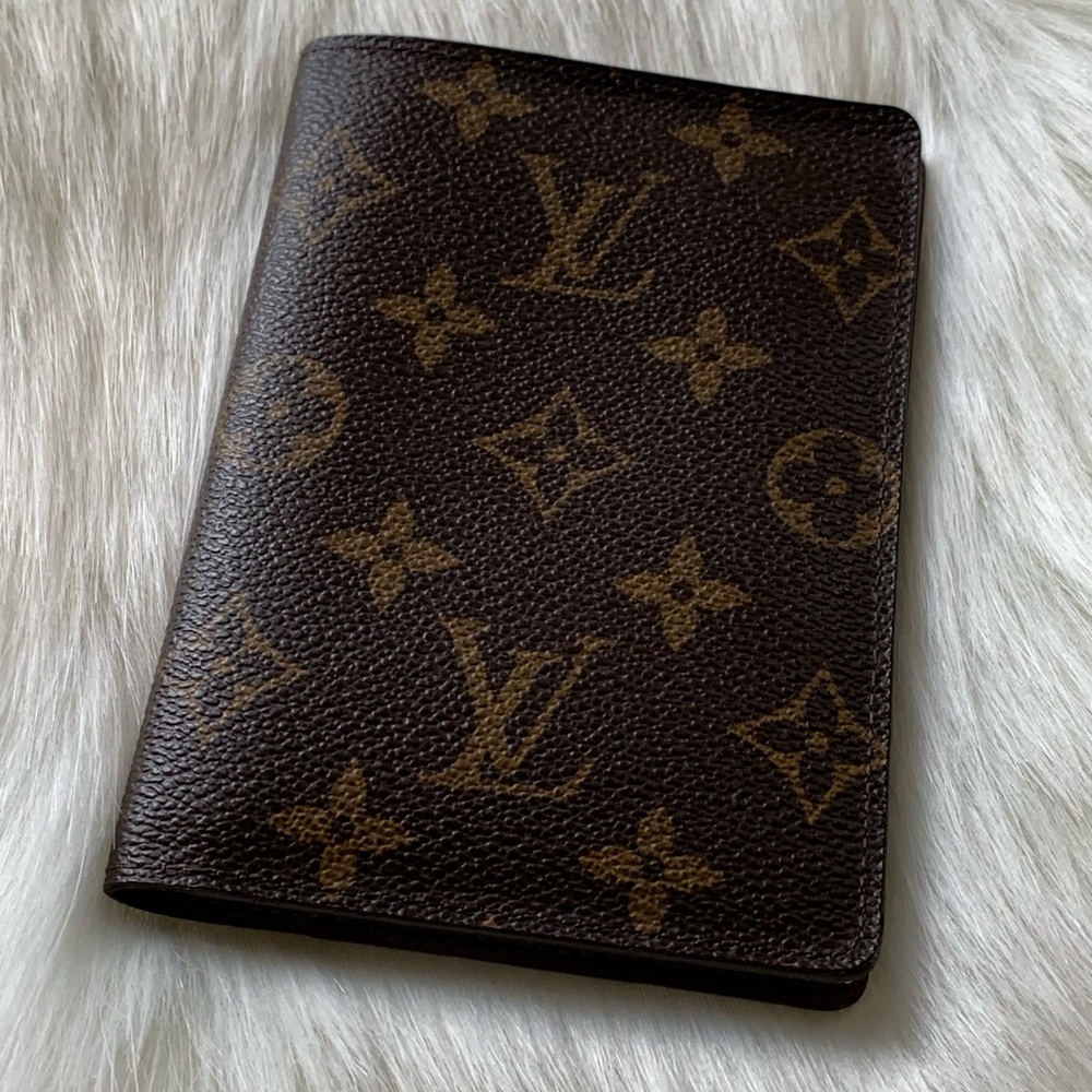 ***SOLD*** LOUIS VUITTON Monogram Passport Cover